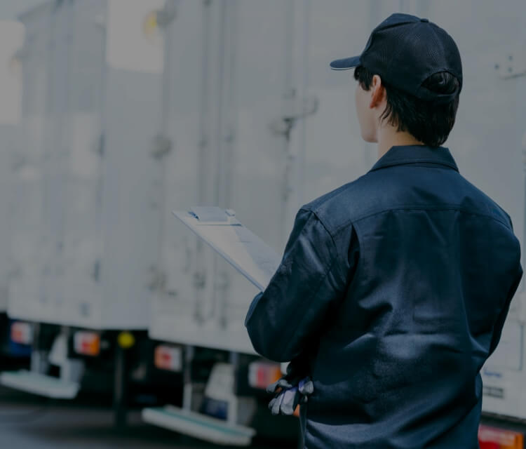 2tトラックの魅力を徹底解剖！ドライバーになるために<br>知っておきたいポイント イメージ